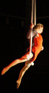 TOUSSINI Business Zirkus Teamevent Trapez